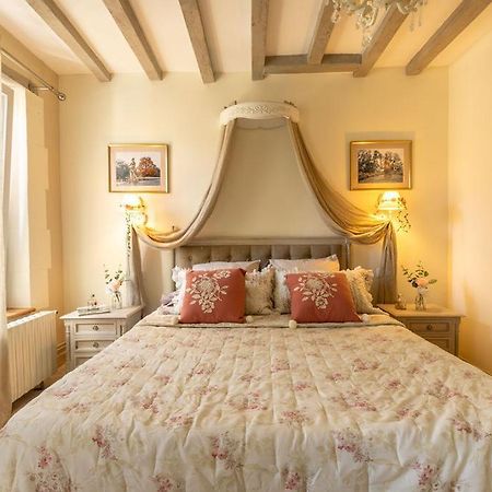 Le Clos Des Roses Chambres Et Tables D Hotes Meusnes Eksteriør billede