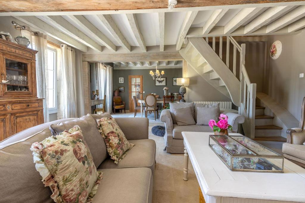 Le Clos Des Roses Chambres Et Tables D Hotes Meusnes Eksteriør billede