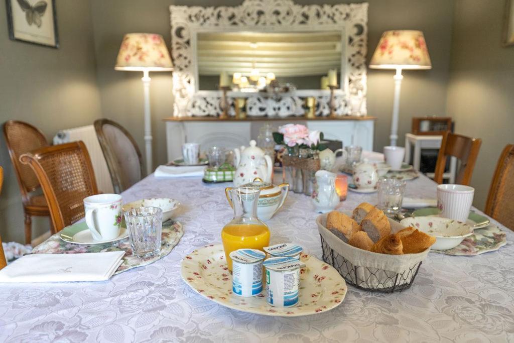 Le Clos Des Roses Chambres Et Tables D Hotes Meusnes Eksteriør billede