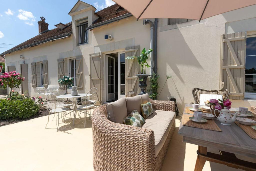 Le Clos Des Roses Chambres Et Tables D Hotes Meusnes Eksteriør billede