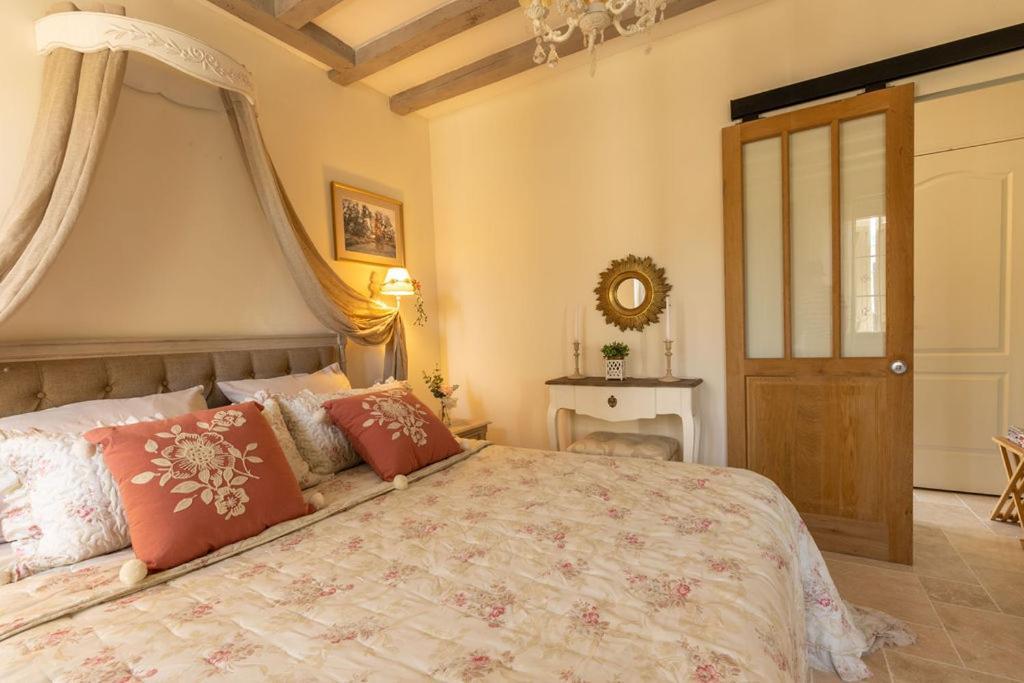 Le Clos Des Roses Chambres Et Tables D Hotes Meusnes Eksteriør billede