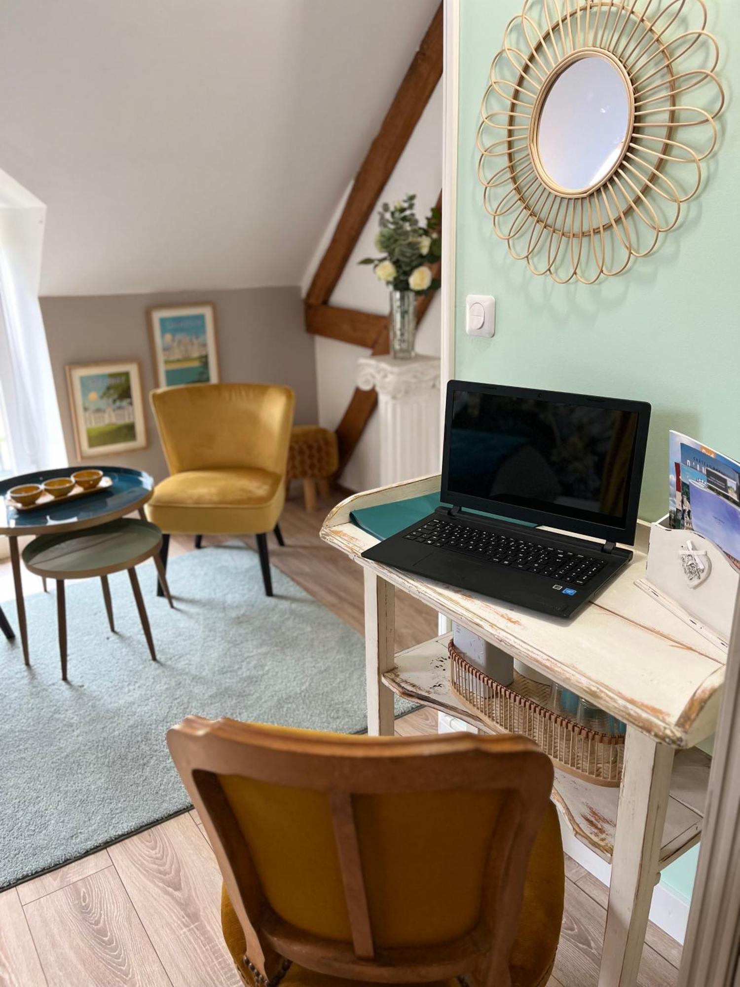 Le Clos Des Roses Chambres Et Tables D Hotes Meusnes Eksteriør billede